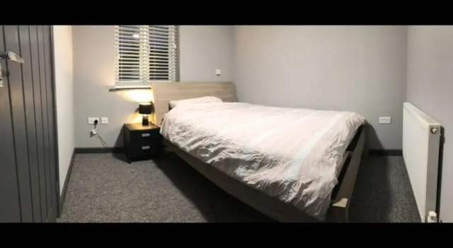 Room in House - Private En-suite Room In Town, Close To Hospital