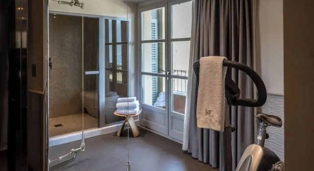Люкс с балконом Hôtel & Spa du Castellet