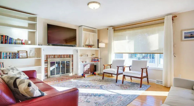 Коттедж Ping-pong & Backyard: Spacious Chatham Retreat