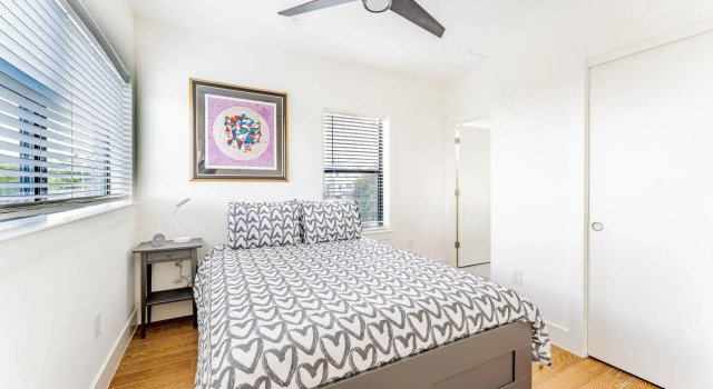 East Downtown 3BR Condo w Fast Wifi and Sleeps 8, Book Hotel Hoteller i Austin med parkering, nær Downs Park, Parkering