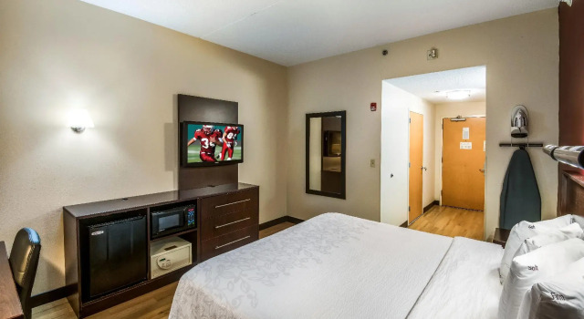 Двухместный номер Business Red Roof Inn PLUS Long Island - Garden City