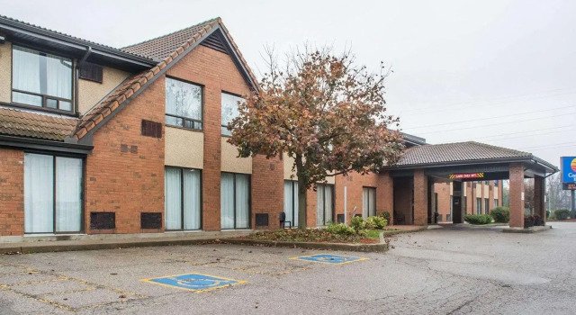 Кровать в общем номере Comfort Inn