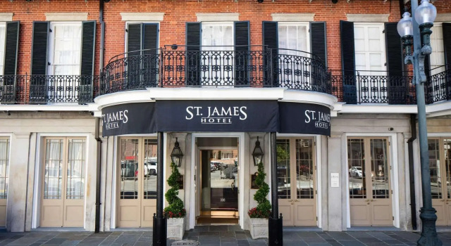 Кровать в общем номере voco St James Hotel by IHG