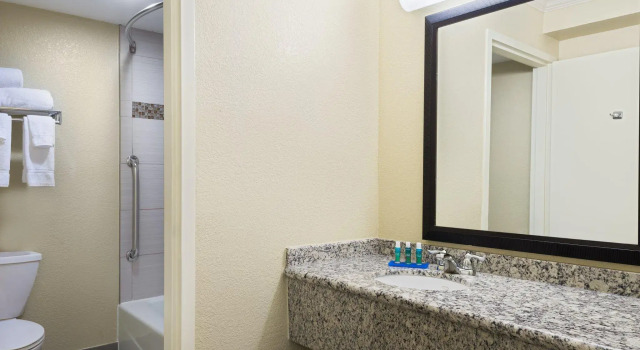 Двухместный номер Standard Holiday Inn Express Hotel & Suites Ft. Lauderdale-Plantation by IHG