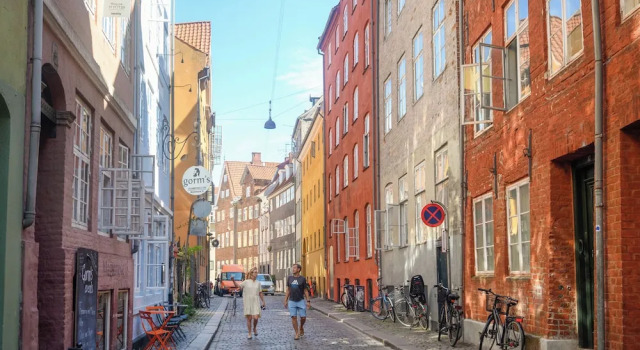Кровать в общем номере с 6 комнатами с видом на город Square - Spacious 6-bdr Apt Near Nyhavn