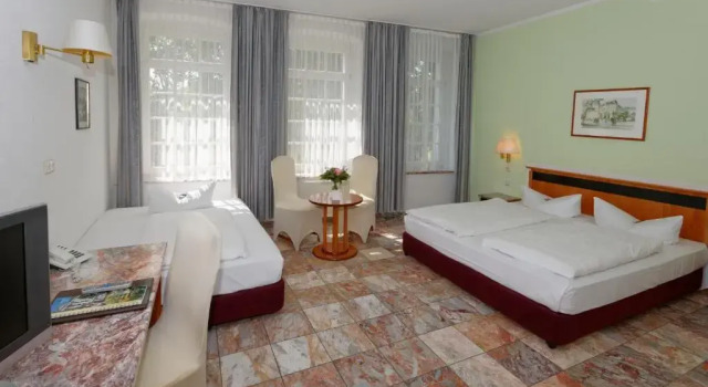 Трёхместный номер Standard Parkhotel Altenburg