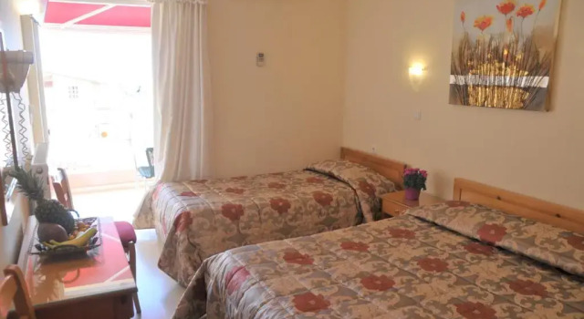 Трёхместный номер Standard Brati II Beach Hotel