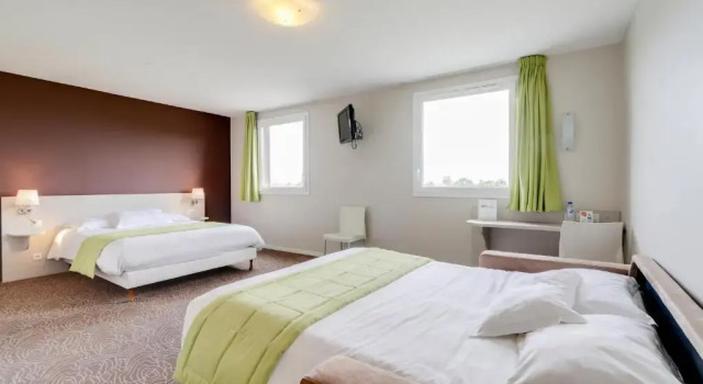 Номер Comfort Brit Hotel Saint-Méen-le-Grand en Brocéliande