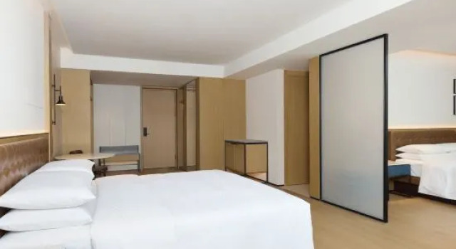 Номер Standard Four Points by Sheraton Chongqing