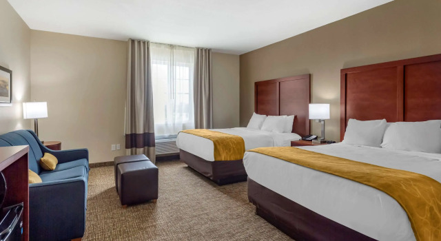 Четырёхместный номер Standard Comfort Suites Clarksville near Governors Square Mall