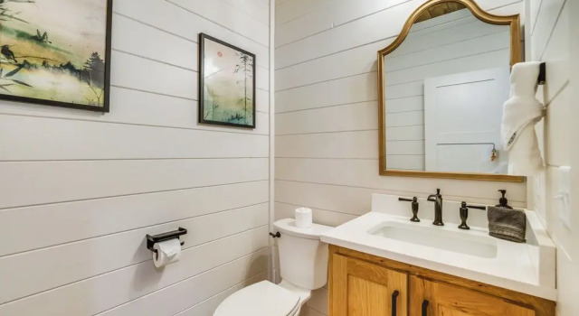 Коттедж Chic Forest Hideaway in Broken Bow w/ Hot Tub