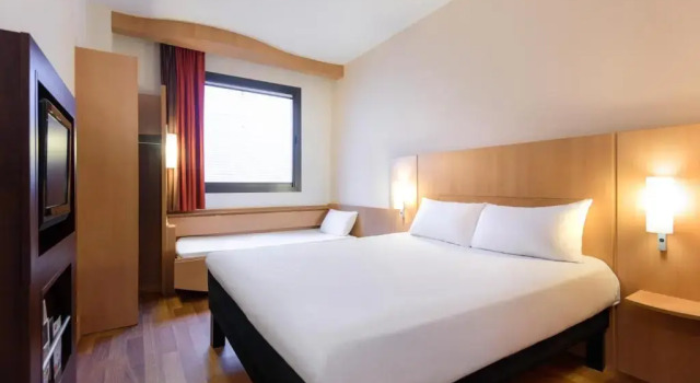 Трёхместный номер Standard ibis Bayonne Centre