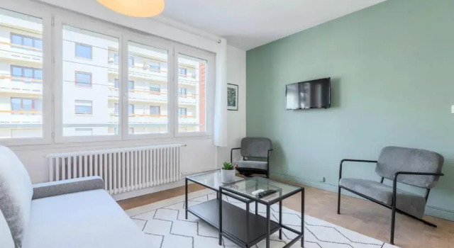 Апартаменты Lille - Superb bright and spacious 2 bedroom apartment with private parking