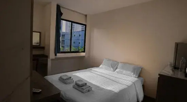 Полулюкс Royal Garden Home Hotel