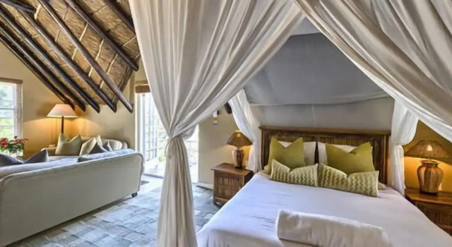 Коттедж с балконом Ikhaya Safari Lodge