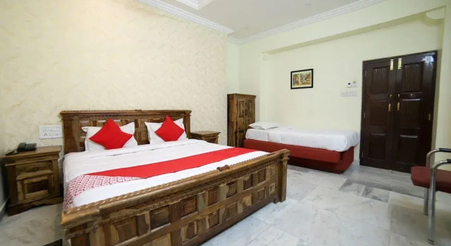 OYO 14817 Aditya's Velvet Heritage