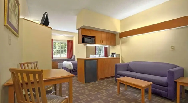 Люкс Microtel Inn & Suites by Wyndham Charlotte/Northlake