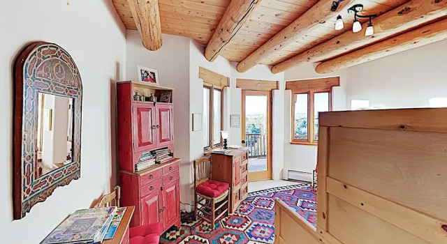 Extraordinary Private W/ Pool & Hot Tubs 6 Bedroom Home, Varaa Lomakoti Taos 