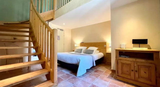 Logis Hôtel Restaurant Le Domaine de lEau Vive, Забронировать Отель Ларжантьер Ardèche