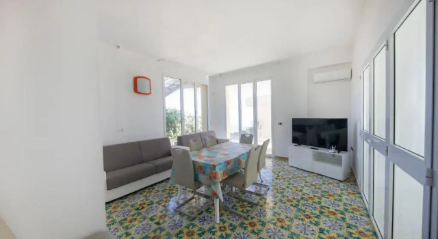 Appartamento 16 Pax in Villa Francesca Sicily sul mare, Prenota Appartamento Casteldaccia Sicilia
