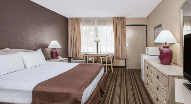 Двухместный номер Standard Travelodge by Wyndham Deltona