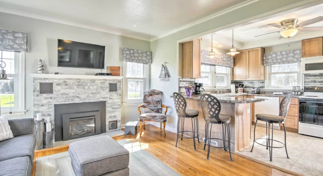 Коттедж Modern Sturgeon Bay Home by Potawatomi State Park!