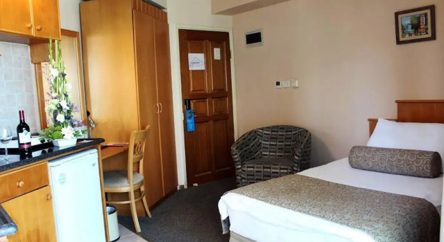 Номер Standard Royal Court Hotel