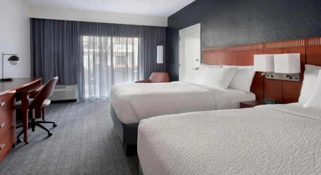 Четырёхместный номер Standard Courtyard by Marriott Silver Spring North/White Oak