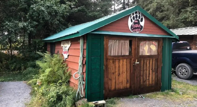 Коттедж Nauti Otter Inn and Yurt Village