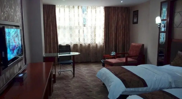 Tengyi Hotel(昆明腾翼大酒店（省肿瘤医院梁家河地铁站店）), Rezerwuj Hotel Hotele w Kunming z parkingiem, Parking