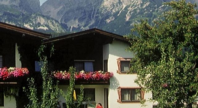 Ferienwohnungen Haus Hager, Rezerwuj Hotel Hotele w Tyrol z parkingiem, Parking
