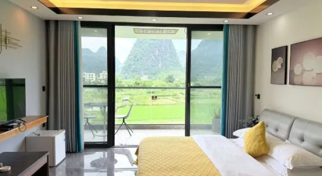 Семейный люкс с красивым видом из окна Filili Homestay (Yangshuo Yulonghe District Old County Wharf Store）