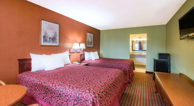 Четырёхместный номер Standard Days Inn by Wyndham McAllen