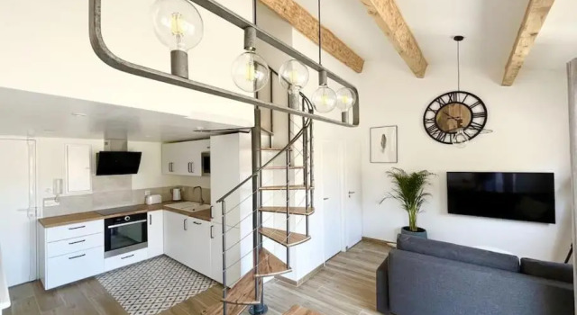 Duplex Centre Ville - 50m de la Plage - Clim - Garage - Netflix, Buchen Sie Hotel Le Grau-du-Roi Camargue