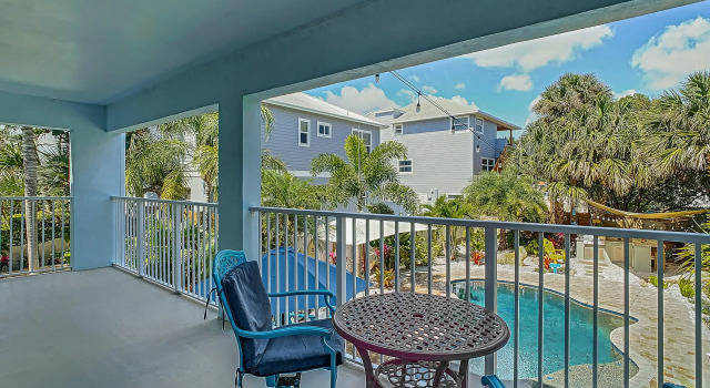 Salt Life Pool Home Ocean Views Walk to Flagler Avenue 604s, Забронировать Отель Отели Нью-Смирна-Бич с парковкой, рядом с Поле для гольфа Detwiler Park, Парковка