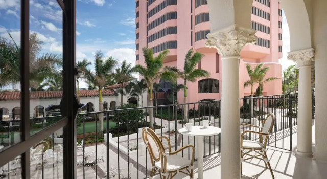 Двухместный номер Standard с балконом Отель Cloister at The Boca Raton