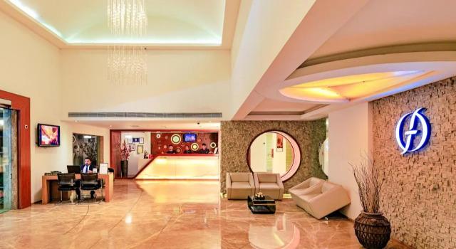 Flora Airport Hotel and Convention Centre Kochi, Забронировать Отель Недумбассери штат Керала