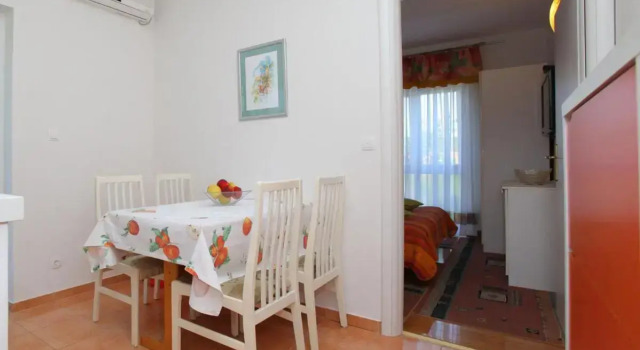 Apartments Jole, Забронировать Апартаменты/квартира Апартаменты Врбоска, рядом с Частный Пляж «Виллы Эмма», Апартаменты/квартира