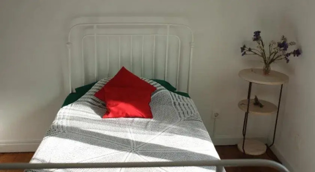 Hostel Namaste, Забронировать Хостел Отели Эвора-Монте с парковкой, рядом с Church of Nossa Senhora da Graca, Парковка