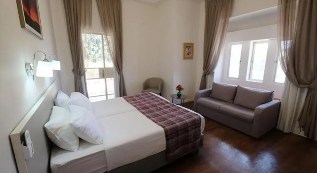 Suite junior cu balcon Scots House Hotel