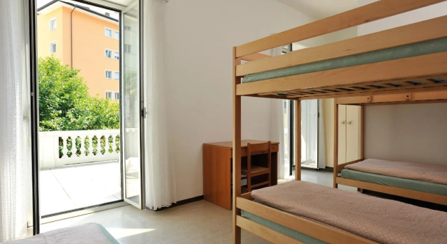 Кровать в общем номере Locarno Youth Hostel