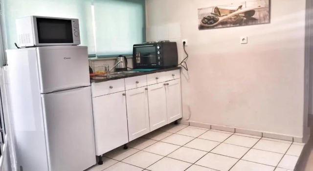 Апартаменты Renovated apt 100m from beach WiFi AC