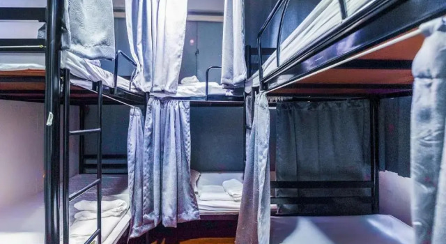 Кровать в общем номере Ali Hostel