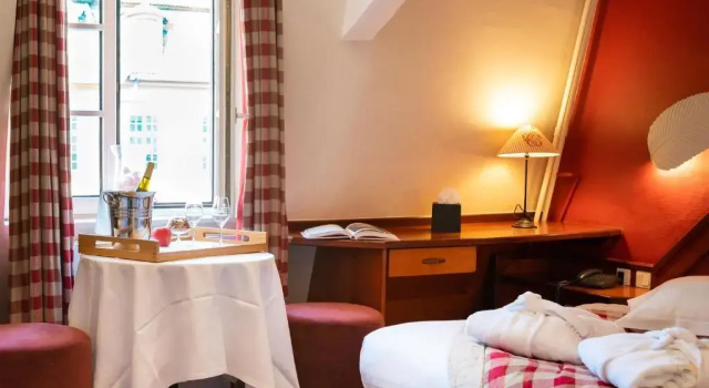 Трёхместный номер Standard Hotel Suisse