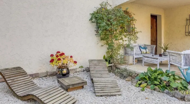Двухместный номер Standard с видом на сад Villa Les Lucioles - Chambre indépendante - Piscine privative - Petit déjeuner - Parking