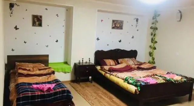 Hostel FORREST, Rezerwuj Hostel Hotele w Imereti z parkingiem, Parking