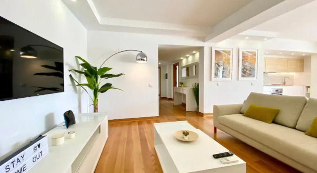 Home Out Luxury Marina Apartment - 2 Bedrooms Sea View