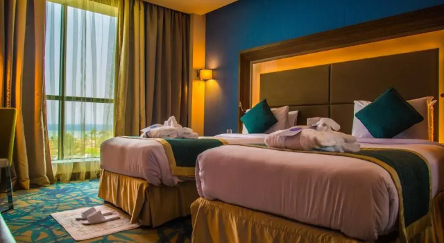 Двухместный люкс Superior с 2 комнатами с видом на море или город Novotel Yanbu Albahr