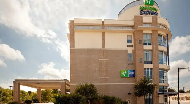 Одноместный люкс c 1 комнатой Holiday Inn Express Hotel & Suites San Antonio - Rivercenter Area by IHG