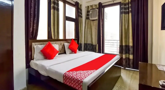 Hotel South Delhi Inn Just 10 Minute Away Form Nizamuddin Railway Station, Забронировать Отель Отели Нью-Дели с завтраком, Завтраки